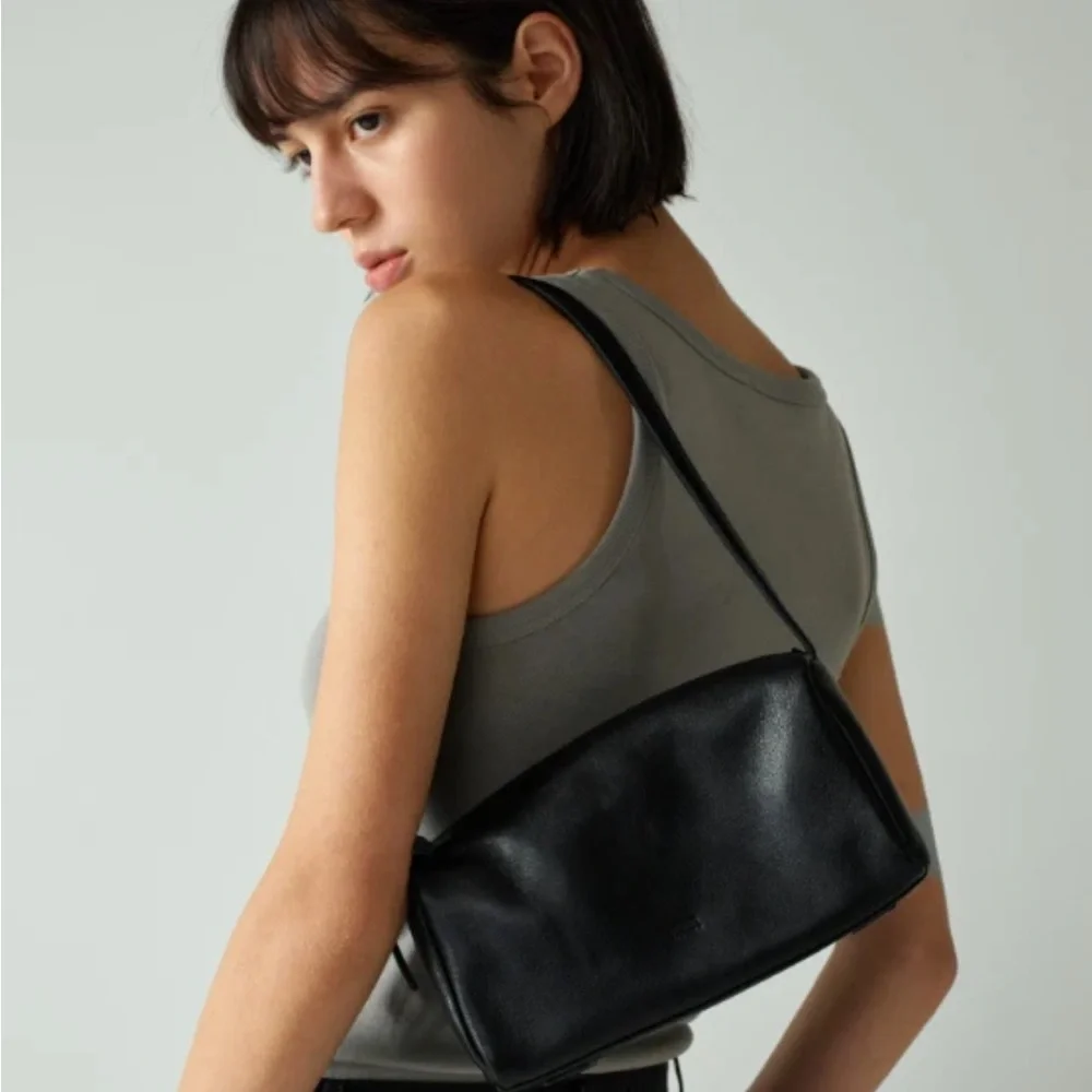 Minimalist Black Shoulder Bag - Women - Picture 3 of 6